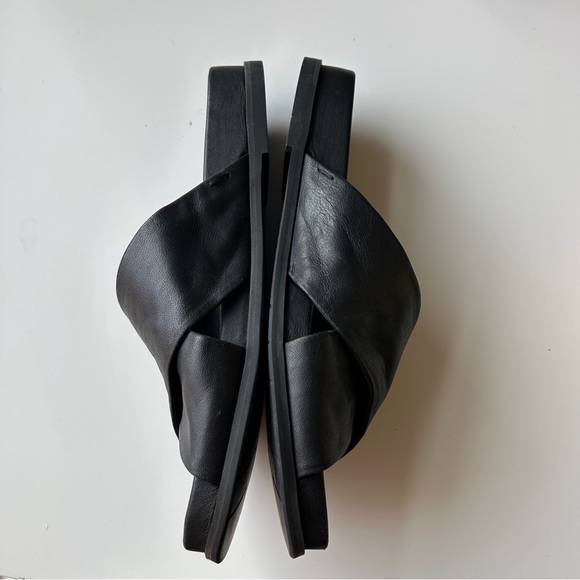 Eileen Fisher tumbled leather sandals size 9 black tan slip on - Picture 9 of 11